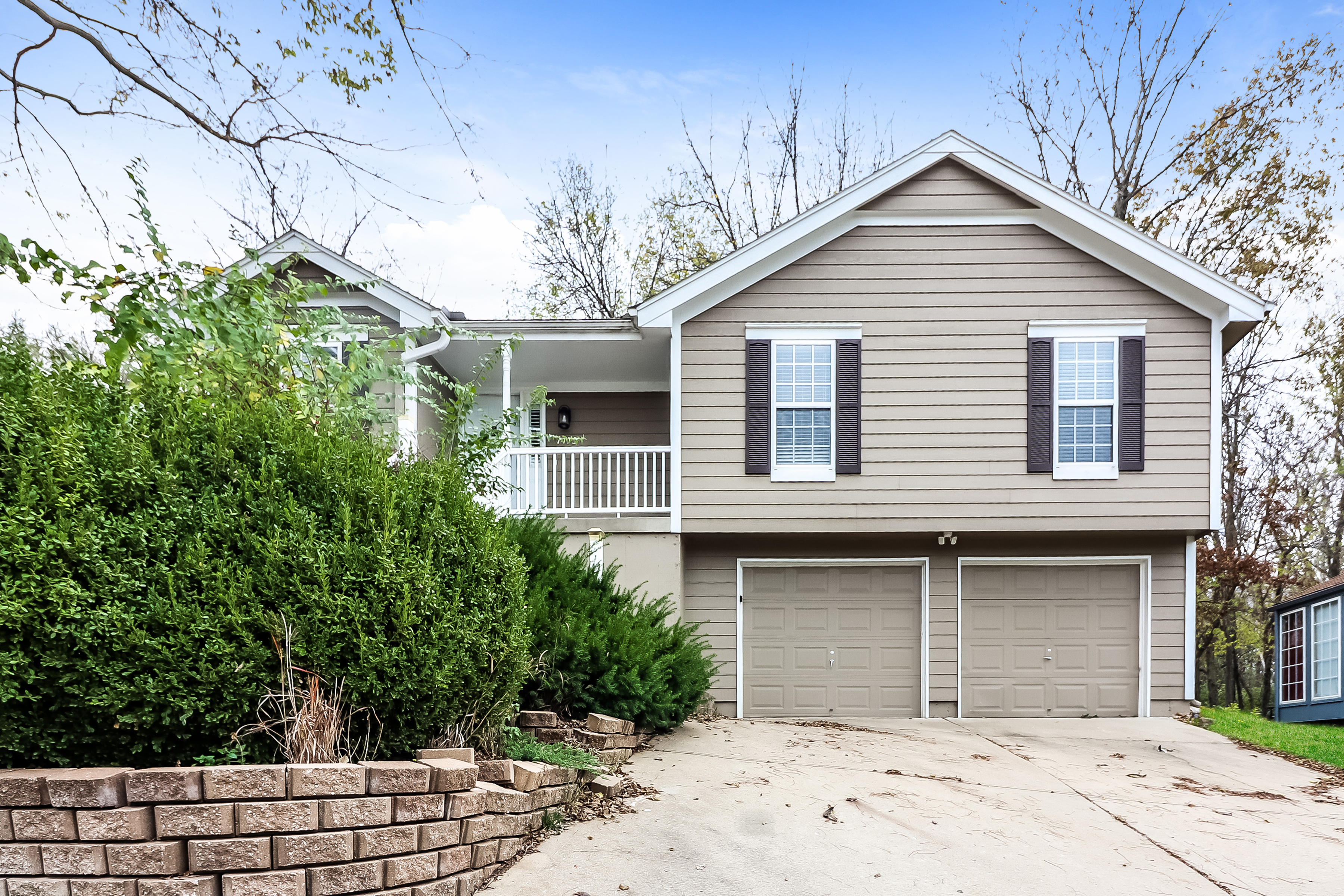 1475 YANKEE DRIVE BLUE SPRINGS, MO 64015